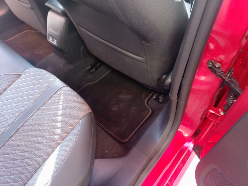 Recambio de juego alfombrillas para peugeot 208 5p allure hybrid 110 edcs6 referencia OEM IAM   