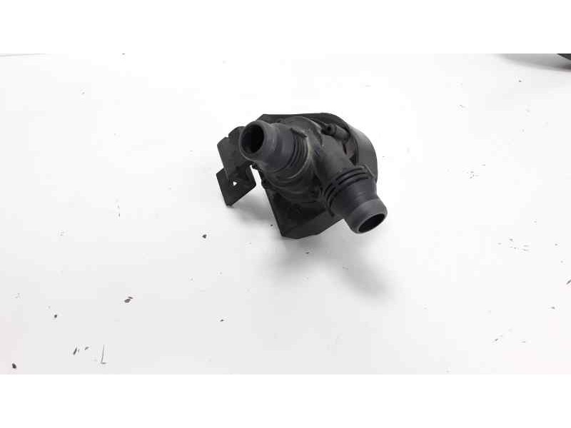 Recambio de bomba agua para bmw serie 5 berlina (e60) 520d referencia OEM IAM 6922647  
