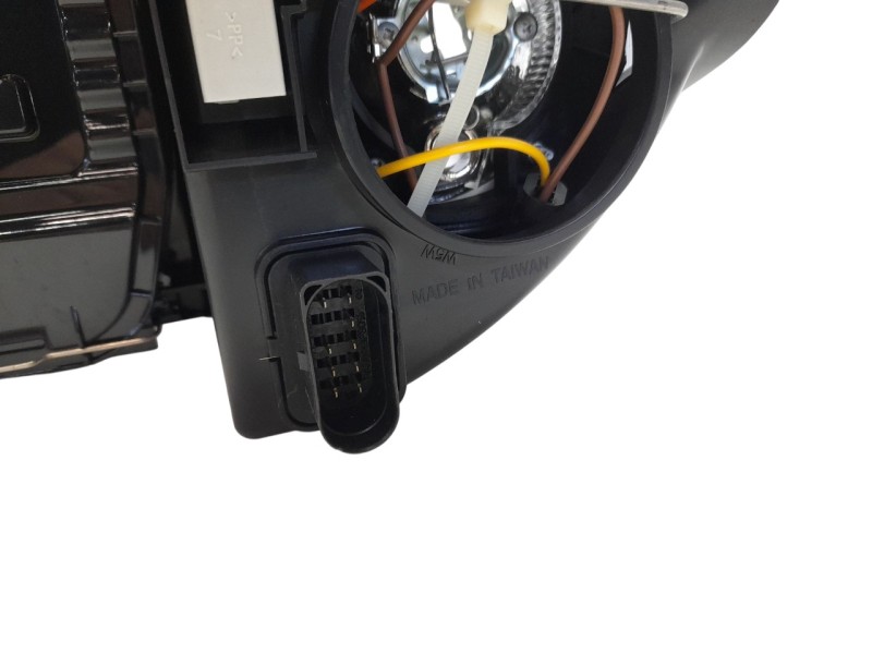 Recambio de faro derecho para seat leon (1p1) referencia OEM IAM  5P1941006E 10121210001/11854362/9020052/ST4224903