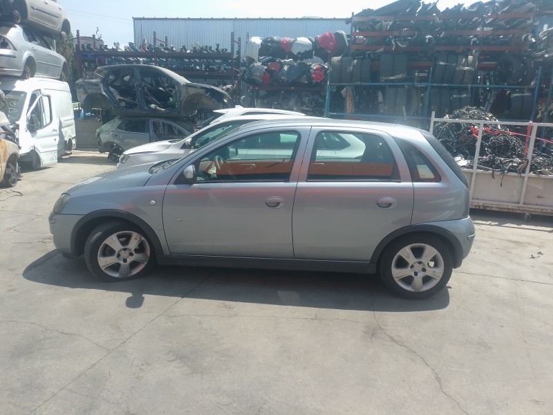 opel corsa c (x01) del año 2004