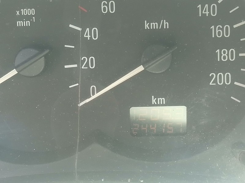 opel corsa c (x01) del año 2004