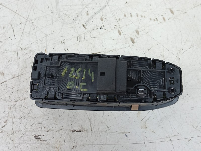 Recambio de mando elevalunas delantero izquierdo para renault clio v (b7_) 1.0 lpg (b7mt) referencia OEM IAM  254015831R IAF9010
