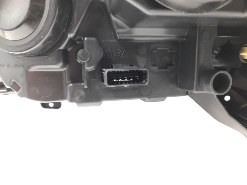 Recambio de faro derecho para renault clio iii referencia OEM IAM  7701072005 10119870003/11804802/550006B/RN3274913