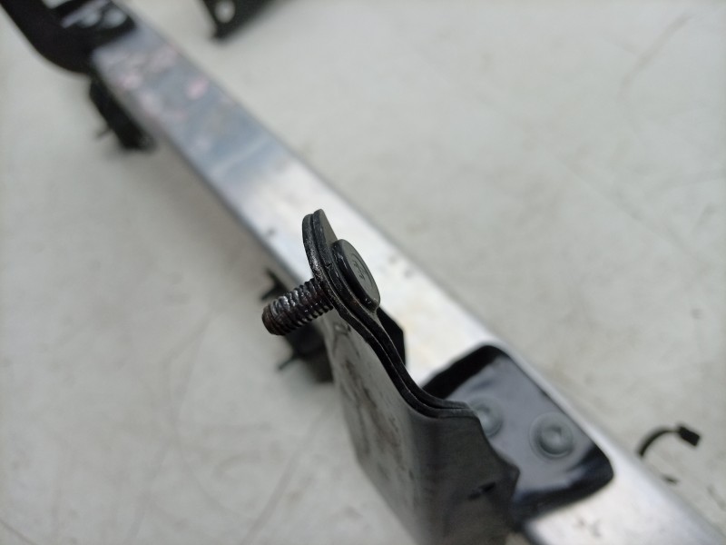 Recambio de travesaño inferior para porsche taycan (y1a) 4s referencia OEM IAM  9J1805341 