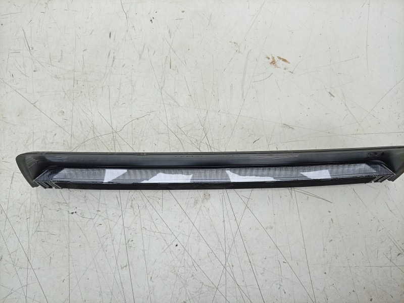 Recambio de piloto trasero central para porsche taycan (y1a) 4s referencia OEM IAM  9J194504 