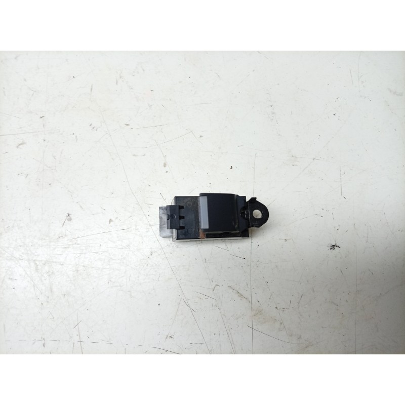 Recambio de mando elevalunas trasero derecho para land rover range rover velar (l560) 2.0 p300 si4 4x4 referencia OEM IAM  FK721