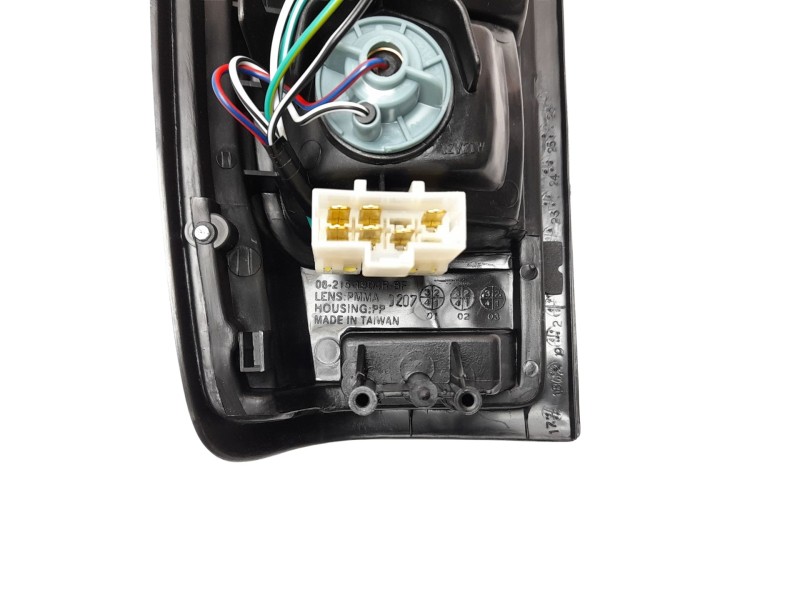 Recambio de piloto trasero derecho para nissan pick-up (d22) referencia OEM IAM  B65503S20A 108802653/16525734/3180504