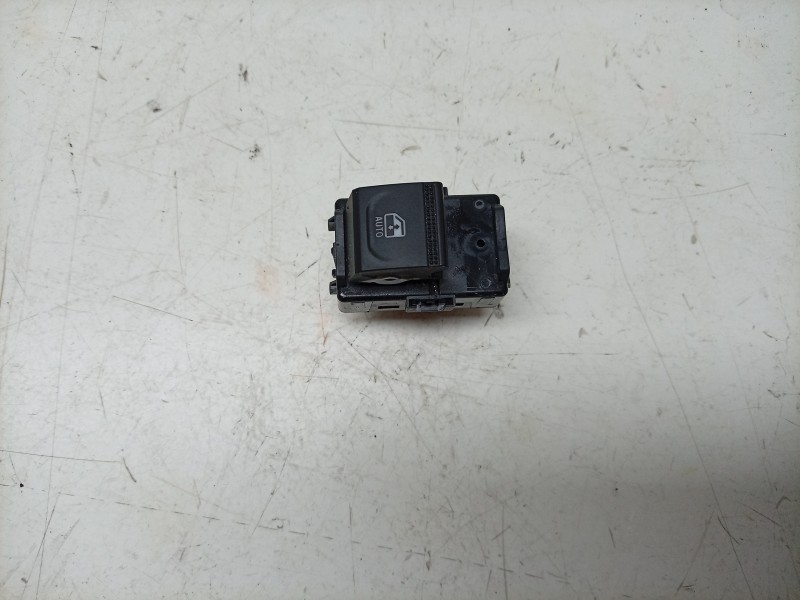 Recambio de mando elevalunas trasero izquierdo para renault captur ii (hf_) 1.0 tce 90 eco-g (hfm6) referencia OEM IAM  25421838