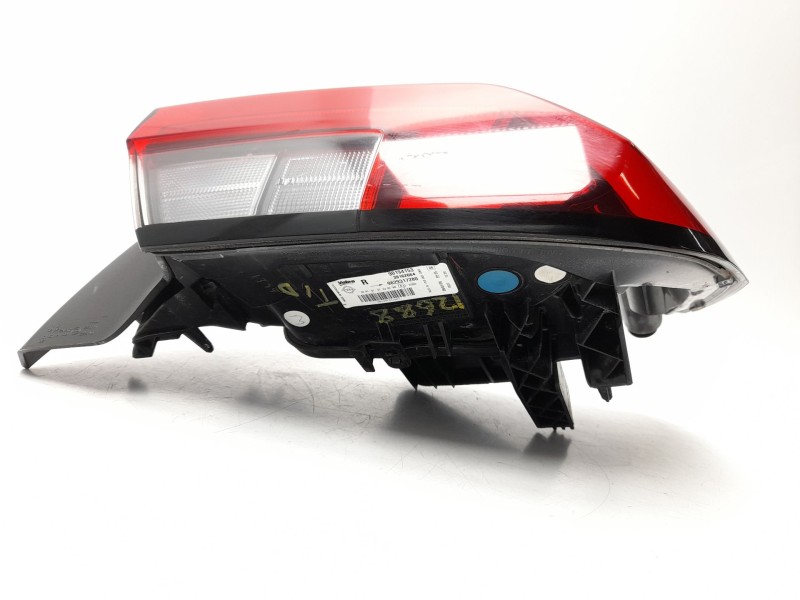 Recambio de piloto trasero derecho para opel corsa f (p2jo) 1.2 (68) referencia OEM IAM  9829317280 103F16720770/16531522/232050