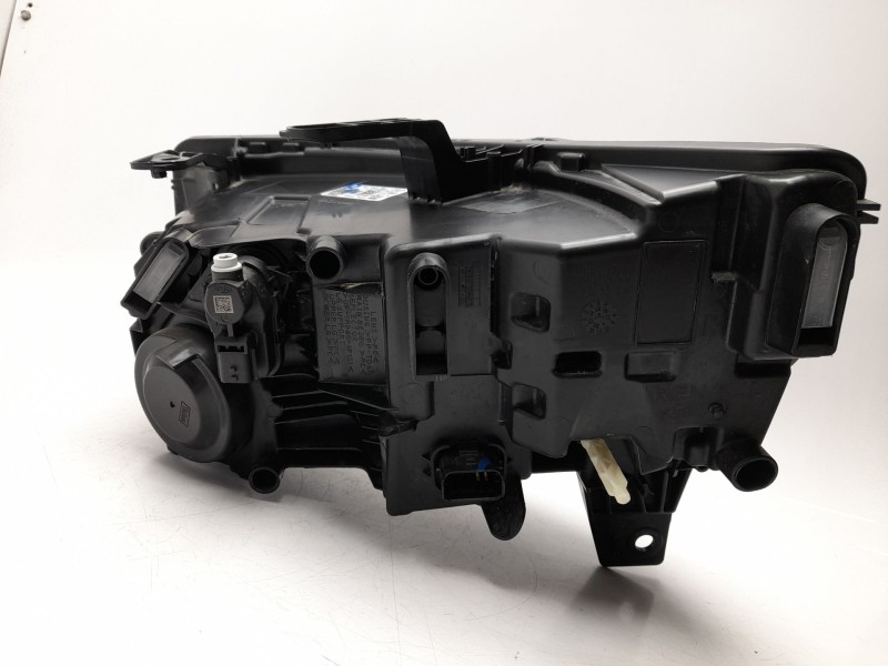 Recambio de faro derecho para dacia bigster referencia OEM IAM  260107725R 