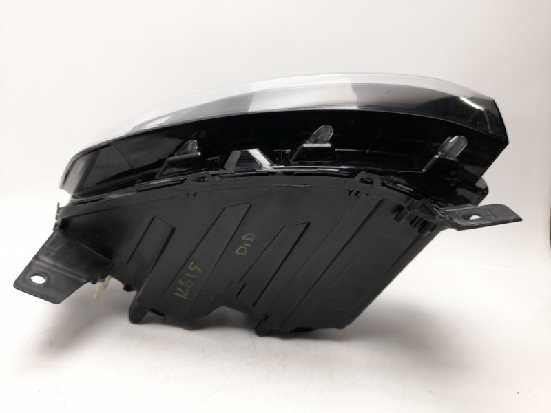 Recambio de faro derecho para dacia bigster referencia OEM IAM  260107725R 
