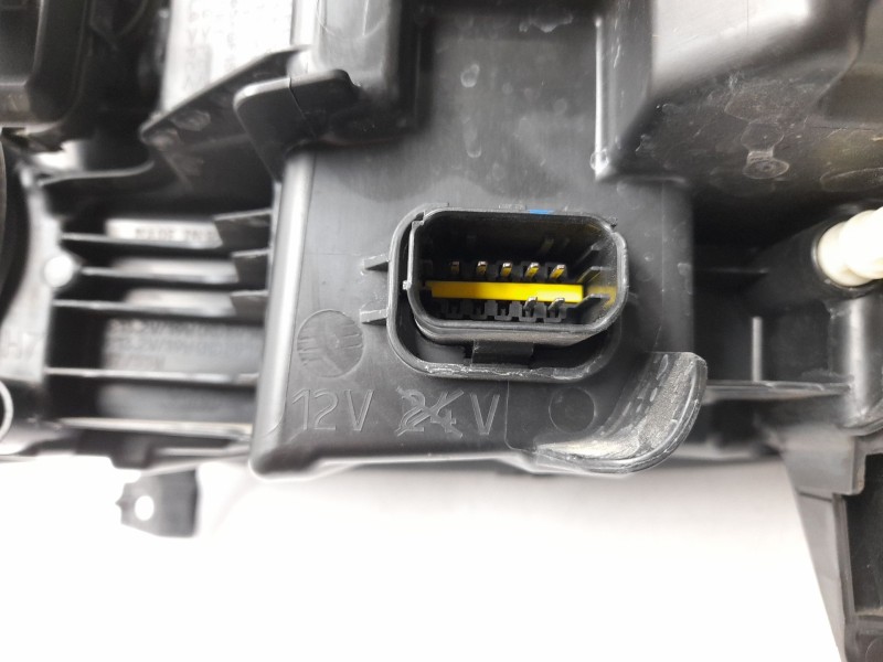 Recambio de faro derecho para dacia bigster referencia OEM IAM  260107725R 