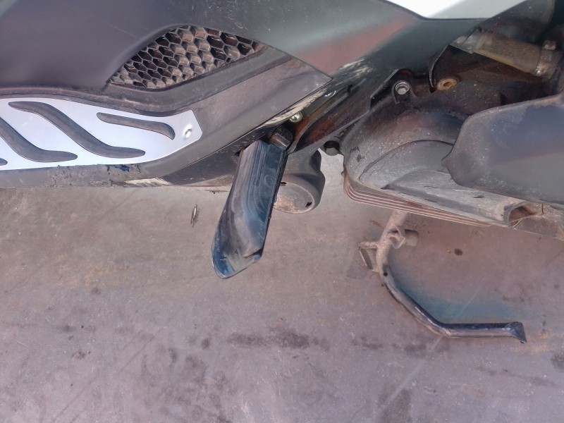 Recambio de estribera izquierda para piaggio mp3 mp3 300 hpe (td2, ta2) referencia OEM IAM   