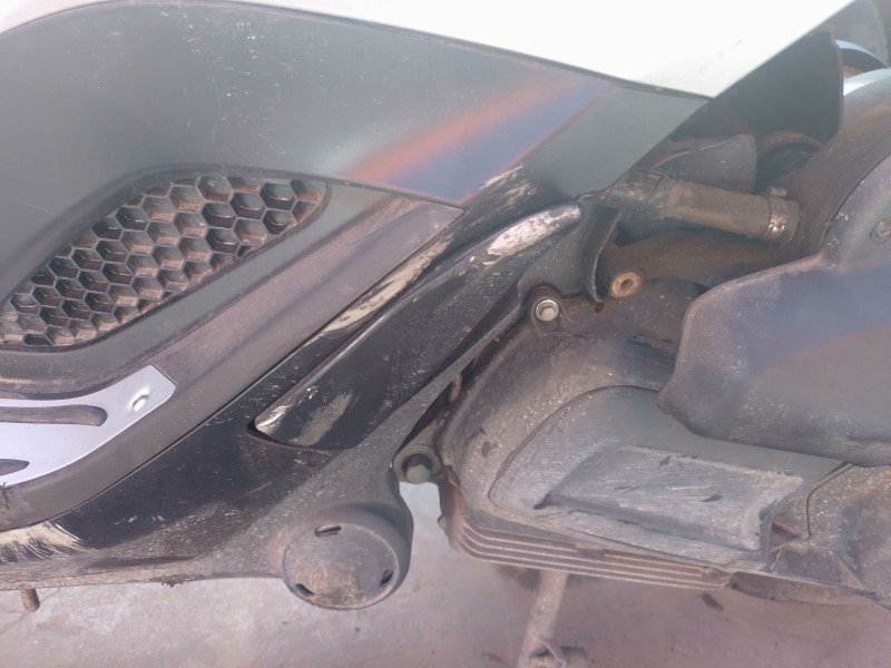Recambio de estribera izquierda para piaggio mp3 mp3 300 hpe (td2, ta2) referencia OEM IAM   