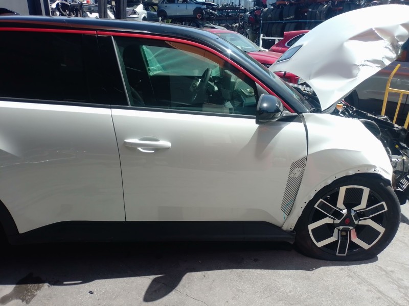 Recambio de puerta delantera derecha para renault 5 e-tech 150 referencia OEM IAM   
