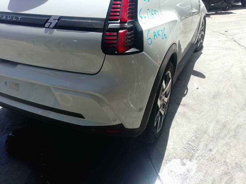 Recambio de paragolpes trasero para renault 5 e-tech 150 referencia OEM IAM   