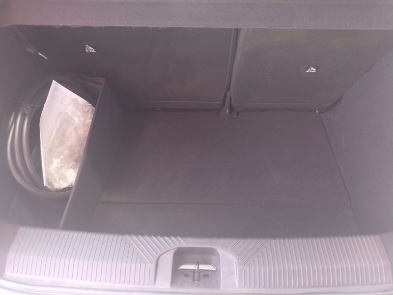 Recambio de alfombra maletero para renault 5 e-tech 150 referencia OEM IAM   