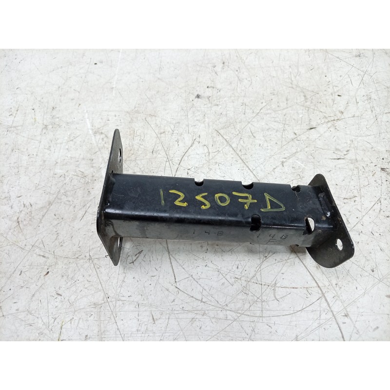 Recambio de travesaño inferior para renault arkana i (lcm_, ldn_) 1.3 tce 140 (ldn0) referencia OEM IAM  561103790R 