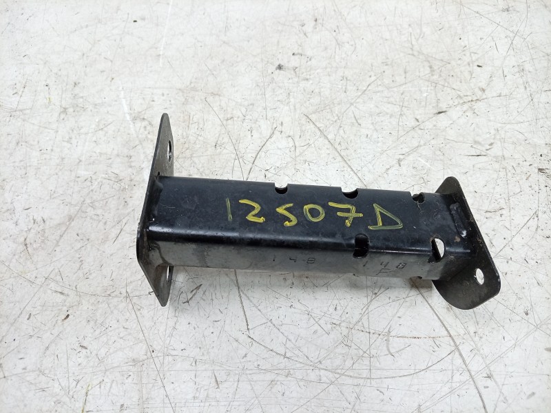 Recambio de travesaño inferior para renault arkana i (lcm_, ldn_) 1.3 tce 140 (ldn0) referencia OEM IAM  561103790R 