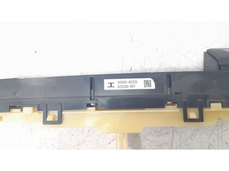 Recambio de warning para toyota rav4 referencia OEM IAM 8395042220 022200997 