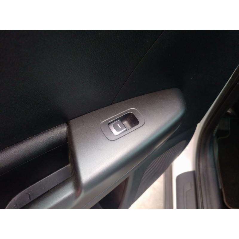Recambio de mando elevalunas trasero izquierdo para kia sportage iv (ql, qle) 1.6 gdi referencia OEM IAM   
