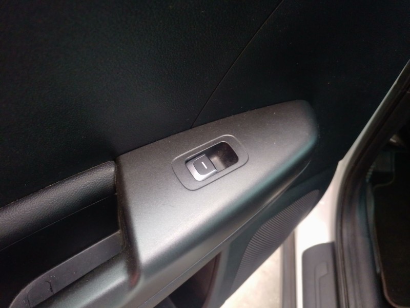 Recambio de mando elevalunas trasero izquierdo para kia sportage iv (ql, qle) 1.6 gdi referencia OEM IAM   