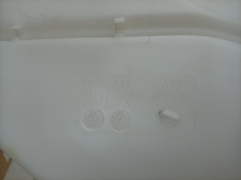 Recambio de deposito limpia para audi q7 4mg referencia OEM IAM  4M0955452 