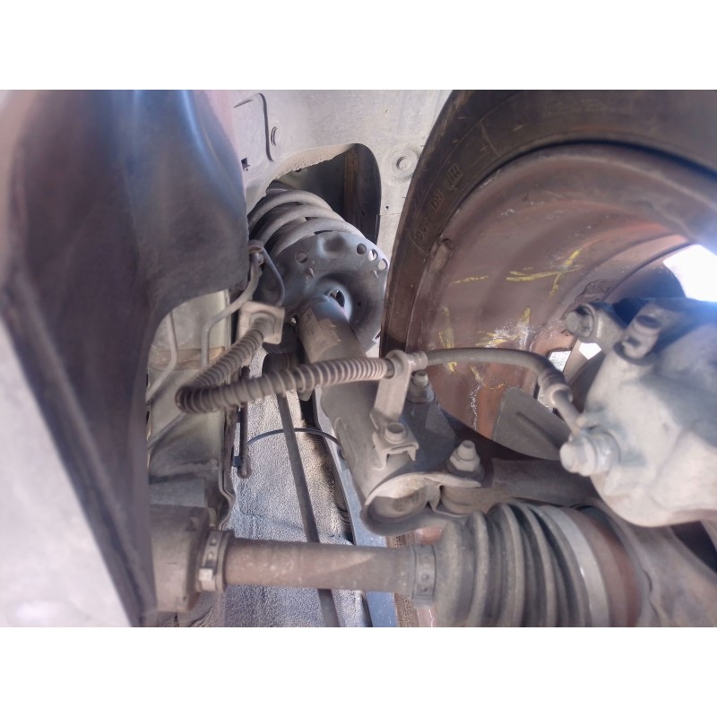 Recambio de amortiguador delantero izquierdo para kia stonic (yb) 1.0 t-gdi referencia OEM IAM   