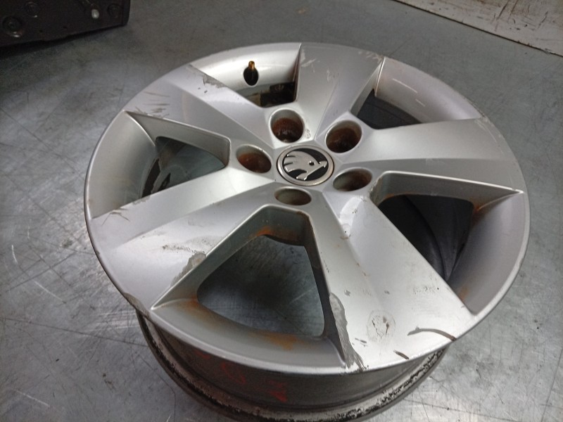 Recambio de llanta para skoda rapid spaceback (nh1) 1.4 tdi referencia OEM IAM  5JA601025L8Z8 