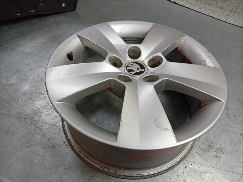 Recambio de llanta para skoda rapid spaceback (nh1) 1.4 tdi referencia OEM IAM  5JA601025L8Z8 