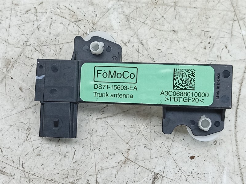 Recambio de amplificador de antena para ford kuga iii referencia OEM IAM  DS7T15603EA 