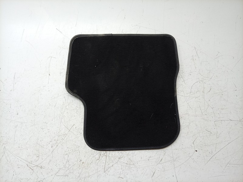 Recambio de juego alfombrillas para opel corsa f (p2jo) 1.2 (68) referencia OEM IAM  9833756480 