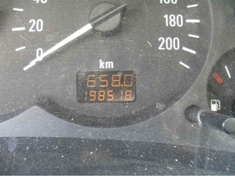 opel corsa c del año 2000