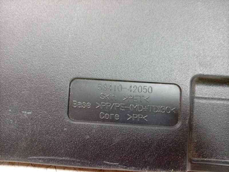 Recambio de alfombra maletero para toyota rav4 referencia OEM IAM  5841042050 