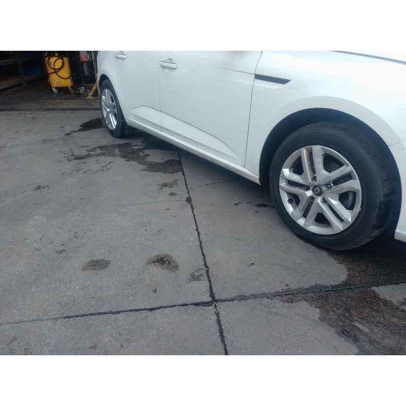 Recambio de estribos laterales para renault megane iv hatchback (b9a/m/n_) 1.5 blue dci 115 (b9a6) referencia OEM IAM   