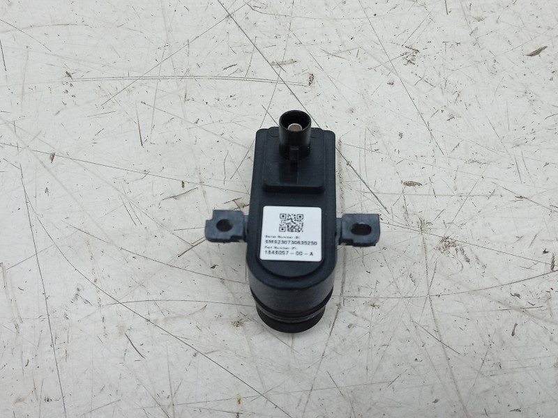 Recambio de camara vision trasera para tesla model 3 ev referencia OEM IAM  184805700A 