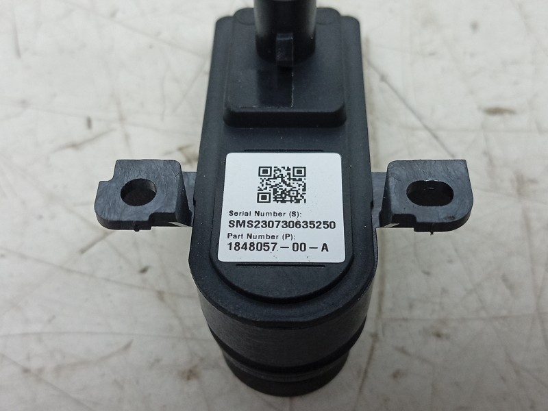 Recambio de camara vision trasera para tesla model 3 ev referencia OEM IAM  184805700A 