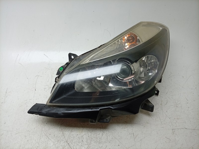 Recambio de faro izquierdo para renault clio iii (br0/1, cr0/1) 1.5 dci (br17, cr17) referencia OEM IAM  8200261610 