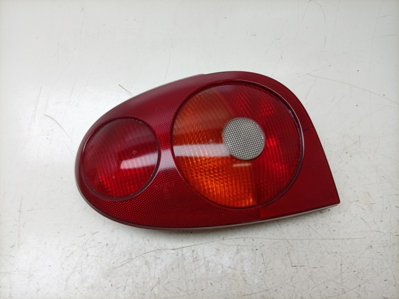 Recambio de piloto trasero izquierdo para renault megane i coach (da0/1_) 1.6 16v (da0b, da04, da11) referencia OEM IAM  7700428