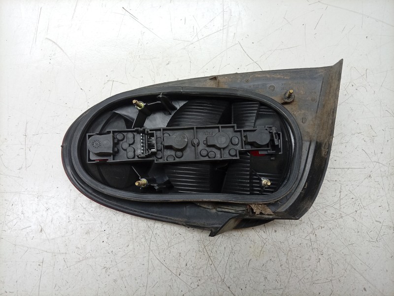 Recambio de piloto trasero izquierdo para renault megane i coach (da0/1_) 1.6 16v (da0b, da04, da11) referencia OEM IAM  7700428