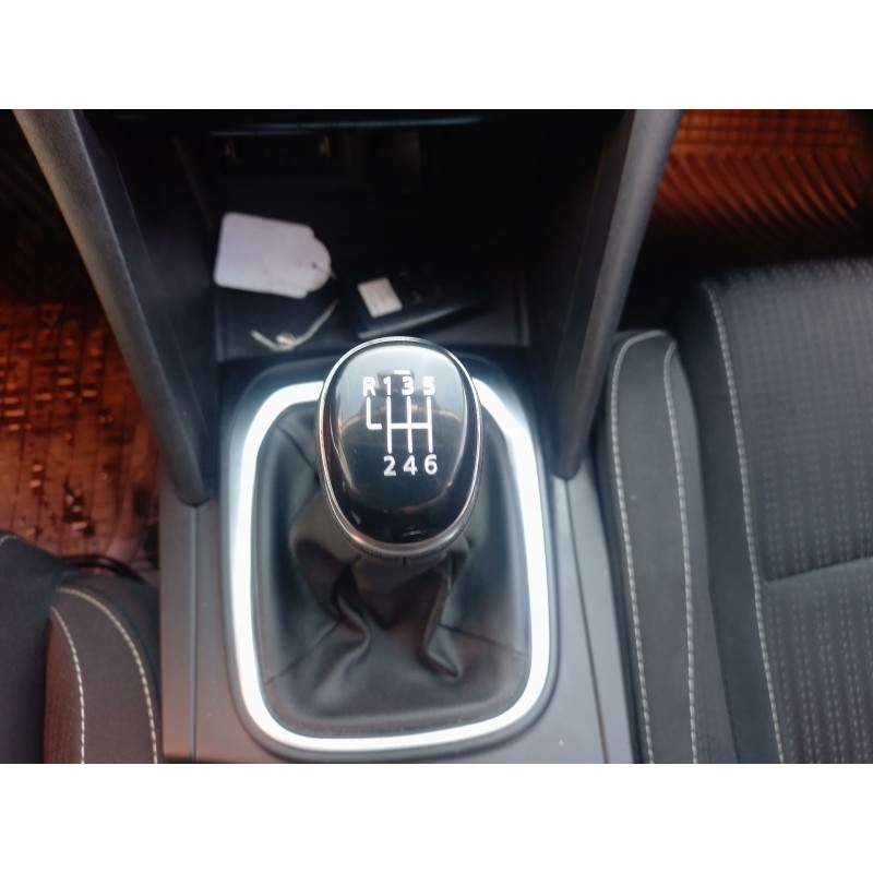 Recambio de pomo palanca cambio para renault megane iv hatchback (b9a/m/n_) 1.5 blue dci 115 (b9a6) referencia OEM IAM   