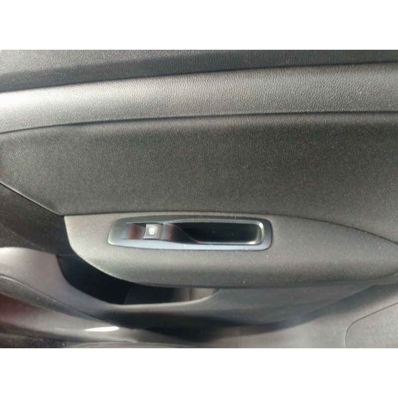 Recambio de mando elevalunas trasero derecho para renault megane iv hatchback (b9a/m/n_) 1.5 blue dci 115 (b9a6) referencia OEM 