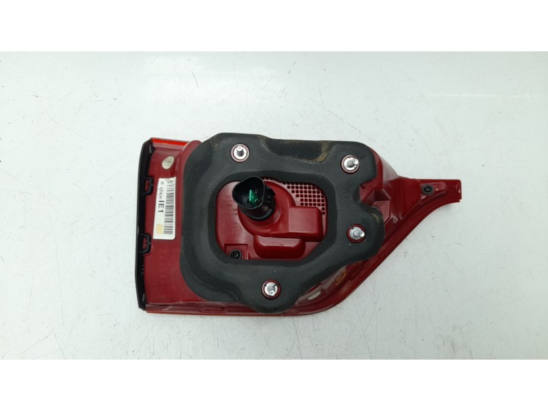 Recambio de piloto trasero derecho interior para kia sportage iv (ql, qle) 1.6 gdi referencia OEM IAM  92406F1100 7670506