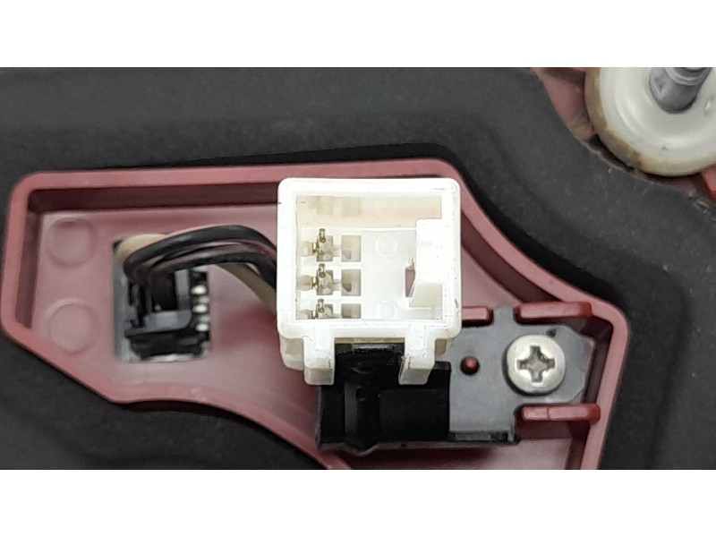 Recambio de piloto trasero izquierdo interior para kia stonic (yb) 1.0 t-gdi referencia OEM IAM  92403H8500 