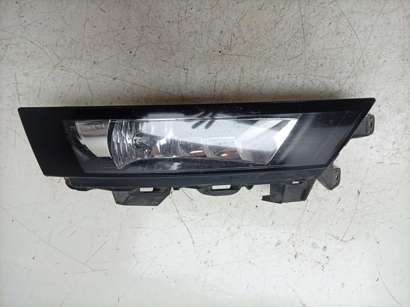 Recambio de faro antiniebla derecho para skoda rapid spaceback (nh1) 1.4 tdi referencia OEM IAM  5JA941700 