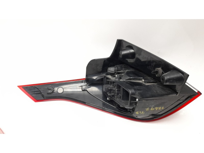 Recambio de piloto trasero derecho para opel crossland x / crossland (p17, p2qo) 1.2 (75) referencia OEM IAM  39137520 OP7504063