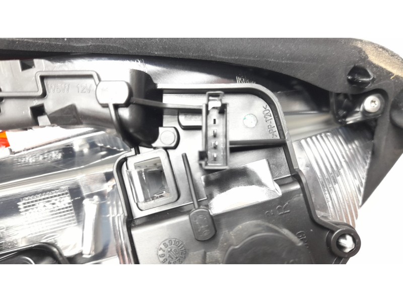 Recambio de piloto trasero derecho interior para opel crossland x / crossland (p17, p2qo) 1.2 (75) referencia OEM IAM  39137524 