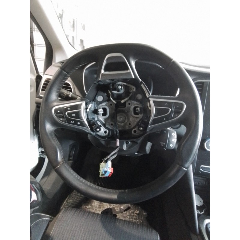 Recambio de volante para renault megane iv hatchback (b9a/m/n_) 1.5 blue dci 115 (b9a6) referencia OEM IAM   