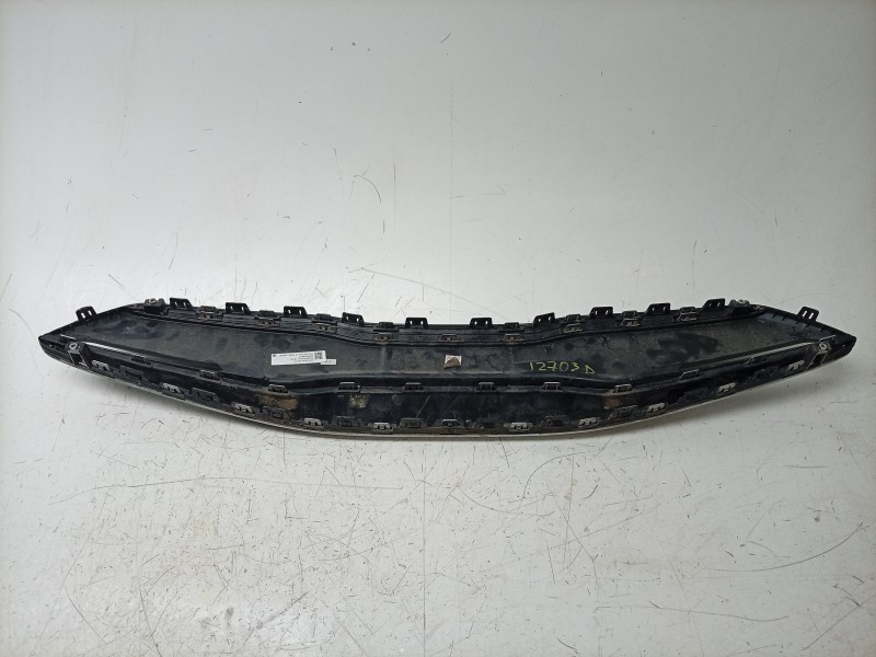 Recambio de rejilla delantera para kia stonic (yb) 1.0 t-gdi referencia OEM IAM  86350H8410 