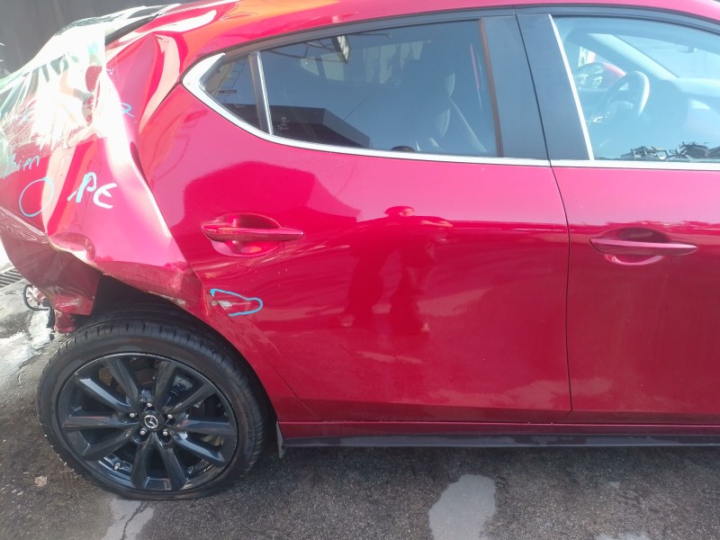 Recambio de puerta trasera derecha para mazda 3 hatchback (bp) 2.0 skyactiv-g m hybrid referencia OEM IAM   